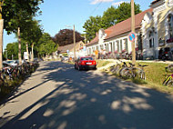 Prüfeninger Schlossgarten outside