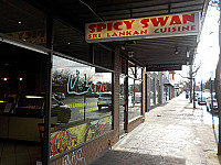 Spicy Swan outside