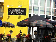 Schnitzelhaus C'est la Vie outside