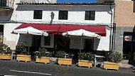 La Taverna outside