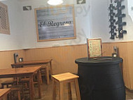 Cafeteria El Regreso inside