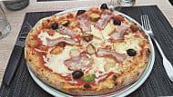 Mont D'or Pizza food