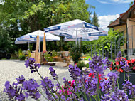 Gasthaus zum Lowen ''im Tal'' outside