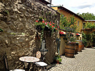 Weingut Heuriger Zierer outside