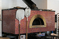 Woodgrain Pizzeria inside
