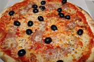 Luca Pizza food
