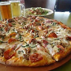 Flippers Pizzeria food