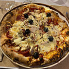 Encantus Pizzeria food