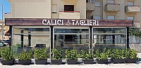 Calici Taglieri outside
