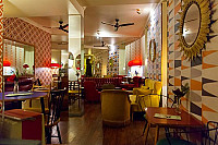 Lolina Vintage Cafe inside