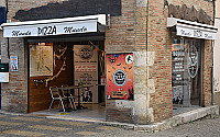 Mundo Pizza inside