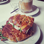 Cafe & Pastelaria Veloso food