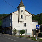 Auberge Du Pont outside