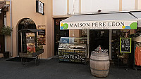 Maison Pere Leon outside