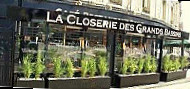 Cafe Restaurant des Grands Bassins outside