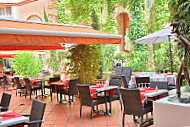 Grand Patio Du Plaza food