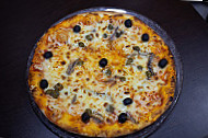 Le Mistral Pizza food