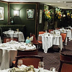 Le Gavroche inside