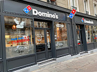 Domino's Pizza Saintlo Est outside