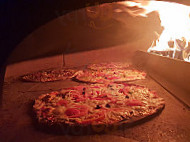 Pizza Cho Feu de Bois food