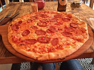 Pizza Della Mamma food
