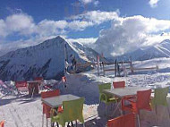 La Terrasse Des Aiguilles inside