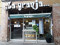 La Granja outside