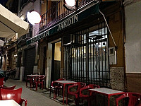 Cerveceria Jardin inside