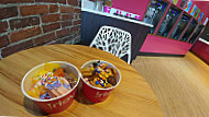 Yeh! Frozen Yogurt Café food