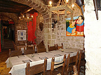 Alla Taverna Dell'antico Molo inside