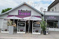 Le Razoquet outside