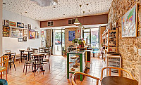 Lusco Fusco Bakery Cafe inside
