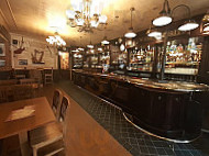 O'varietes Irish Pub inside
