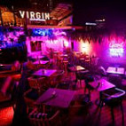 Virgin Rooftop Pattaya Dentro