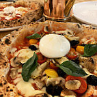 Mono Pizza Napolitaine food