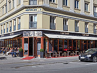 Cafe Vivaldi outside