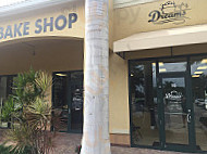 Dreams Coffee Bake Shop outside
