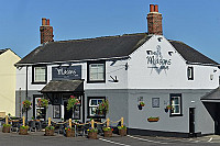 Masons Arms outside