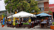 De la Plaza Pena y restaurante inside
