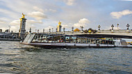 Bateau Croisiere Paris Seine food