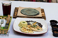 El Apapacho "Comida Nada Gourmet y Arte" food