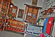 Dona Zoila "Pasteleria Tradicional" inside