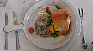 Cooks food