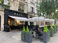 Boulangerie Paul outside
