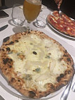 Pizza E Bollicine food