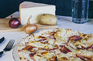 Saveurs Pizza food