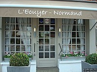 L'Écuyer Normand outside