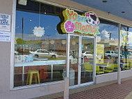 Yogurt Mama outside