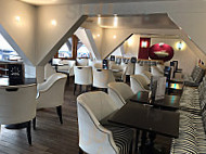 Yacht Café Deauville inside