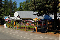 Mountain High Pizza Pie outside